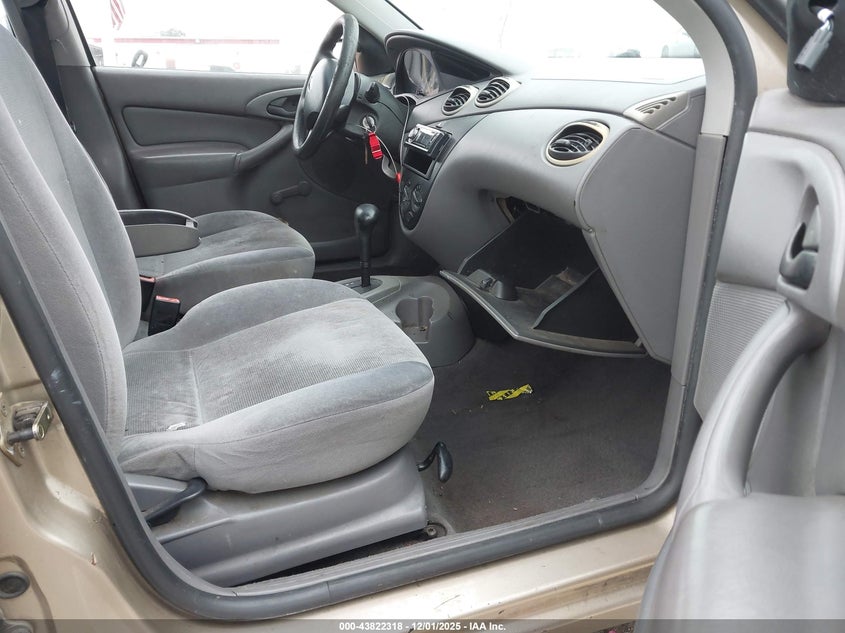 1FAFP33P52W183501 2002 FORD FOCUS photo no. 5
