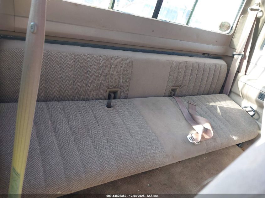 1993 Ford F250 VIN: 1FTHX26C8PKB92827 Lot: 43822352