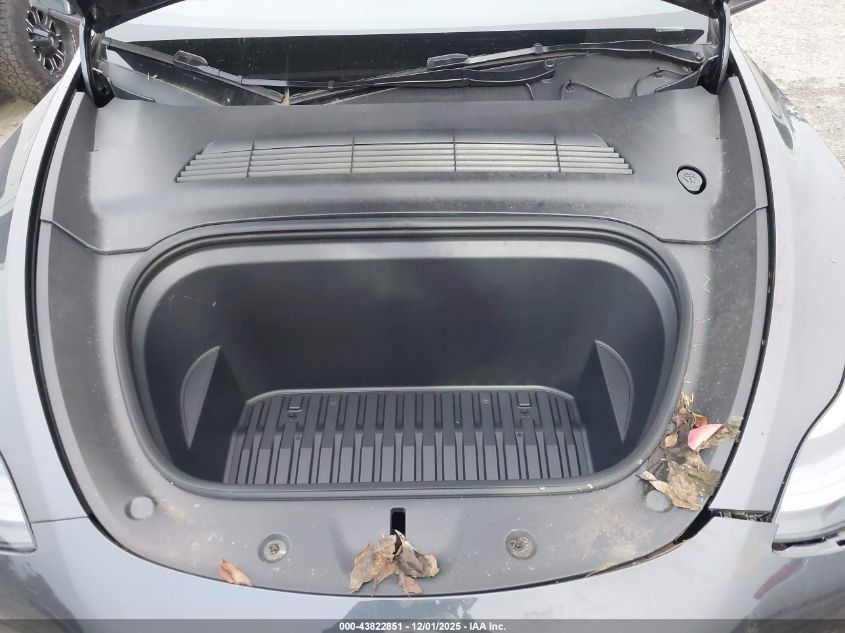 2024 Tesla Model Y Long Range Dual Motor All-Wheel Drive/Rwd VIN: 7SAYGDED5RF010686 Lot: 43822851