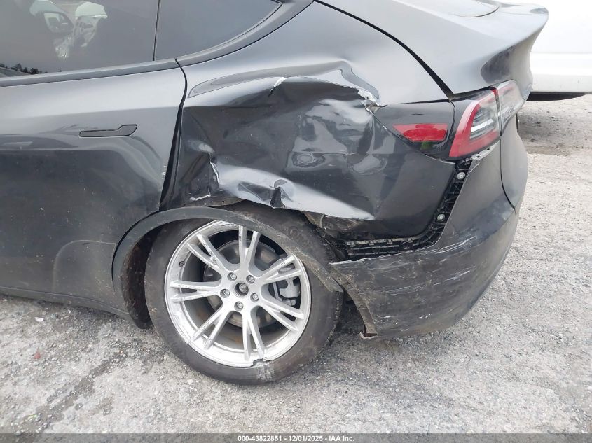 2024 Tesla Model Y Long Range Dual Motor All-Wheel Drive/Rwd VIN: 7SAYGDED5RF010686 Lot: 43822851