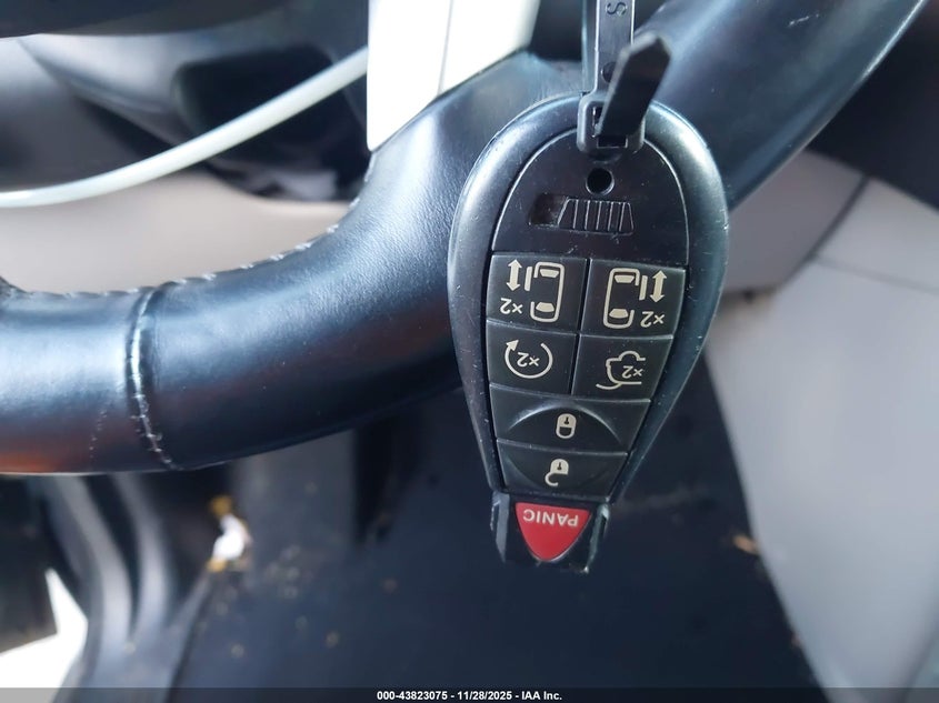 2015 Chrysler Town & Country Touring VIN: 2C4RC1BG0FR573431 Lot: 43823075