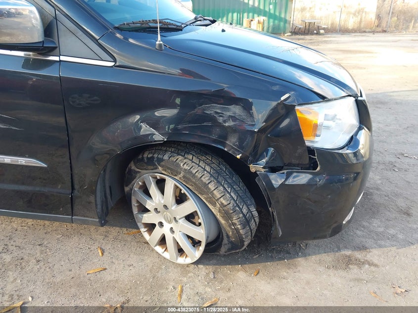 2015 Chrysler Town & Country Touring VIN: 2C4RC1BG0FR573431 Lot: 43823075