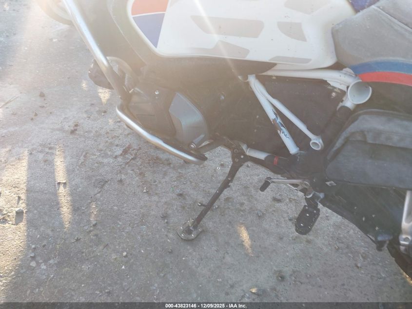 2020 BMW R 1250 Gs Adventure VIN: WB10J5304LZF90399 Lot: 43823146