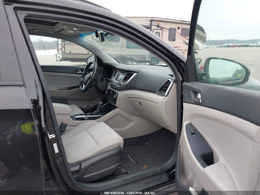 KM8J33A24HU553991 2017 HYUNDAI TUCSON photo no. 5