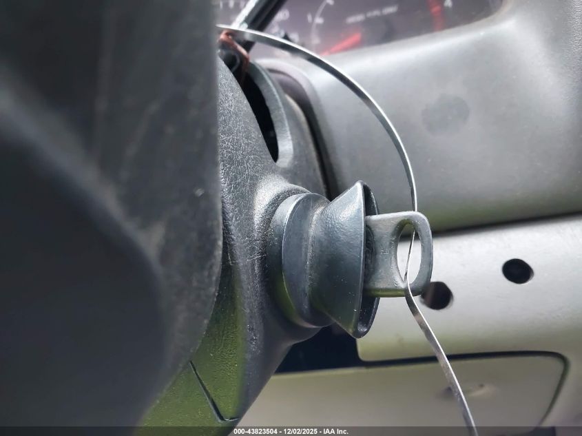 2000 Ford F-250 Lariat/Xl/Xlt VIN: 1FTNX21F5YEA25104 Lot: 43823504