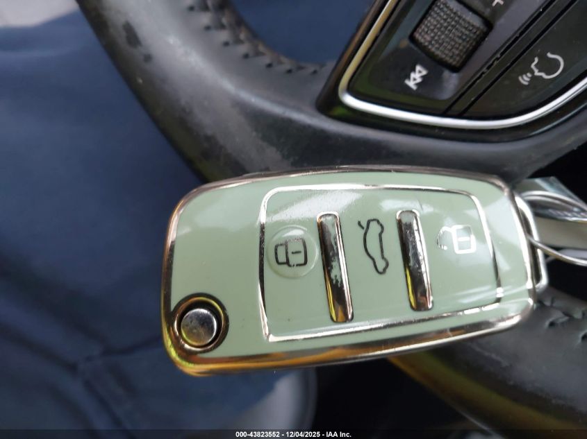 2017 Audi A3 2.0T Premium VIN: 00WAUAUGFF4H10423 Lot: 43823552