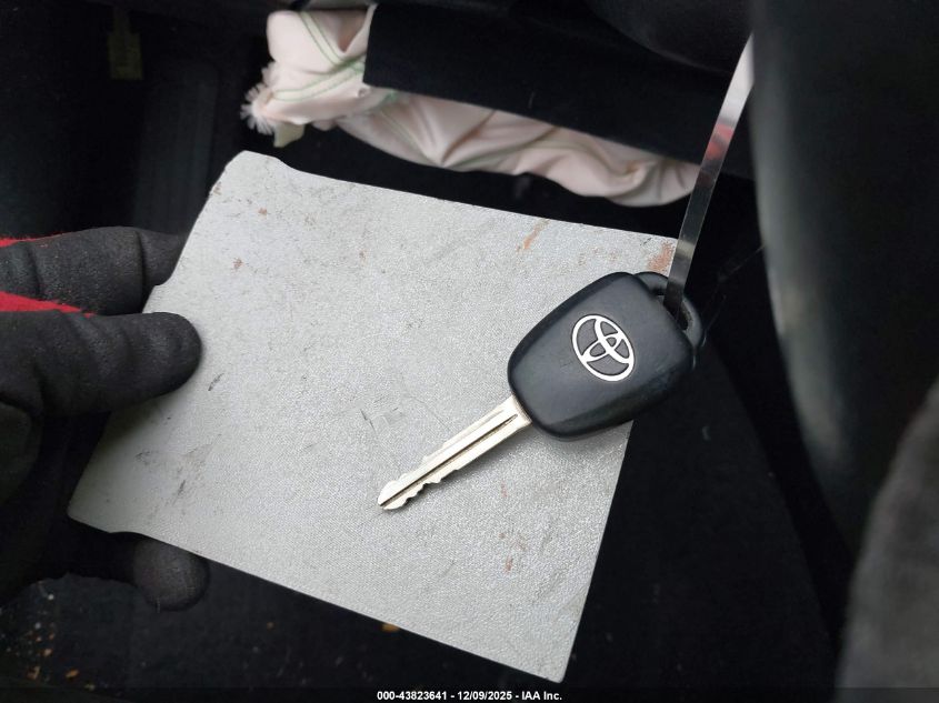 2017 Toyota Rav4 Xle VIN: 2T3RFREVXHW587958 Lot: 43823641