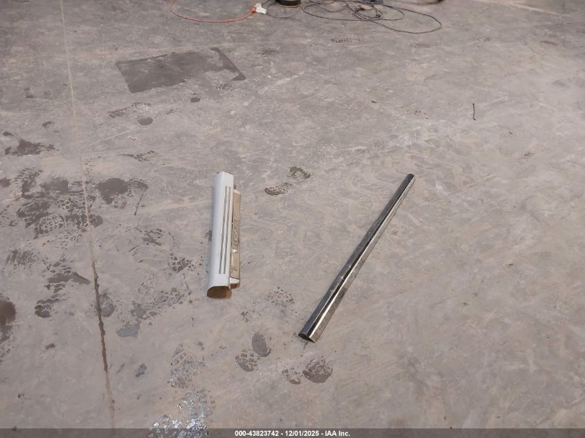 2009 Lexus Ls 460 VIN: JTHCL46F395000810 Lot: 43823742