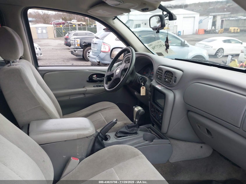 1GNDT13S252113821 2005 CHEVROLET TRAILBLAZER photo no. 5