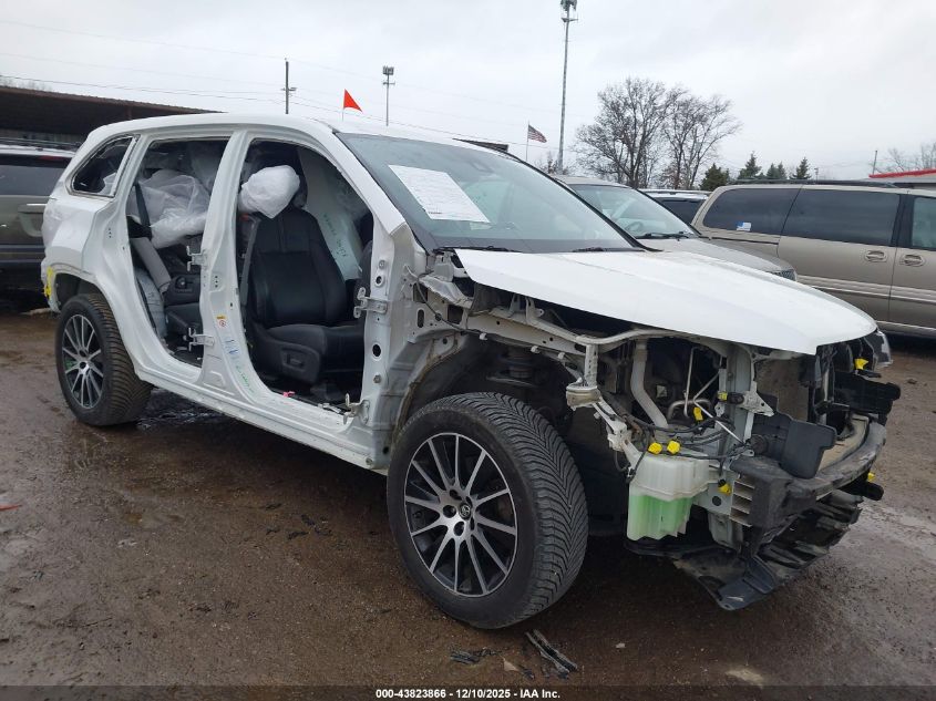 TOYOTA HIGHLANDER SE