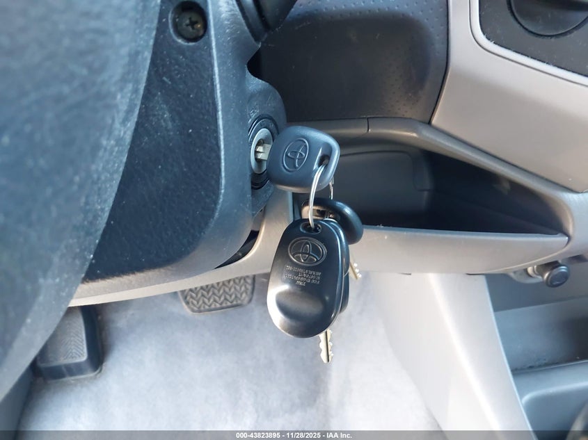 2005 Toyota Tacoma Base V6 VIN: 5TEUU42N25Z141956 Lot: 43823895