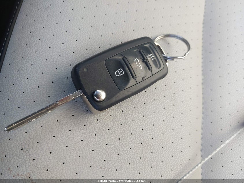 3VW517AT2HM804438 2017 VOLKSWAGEN BEETLE photo no. 11