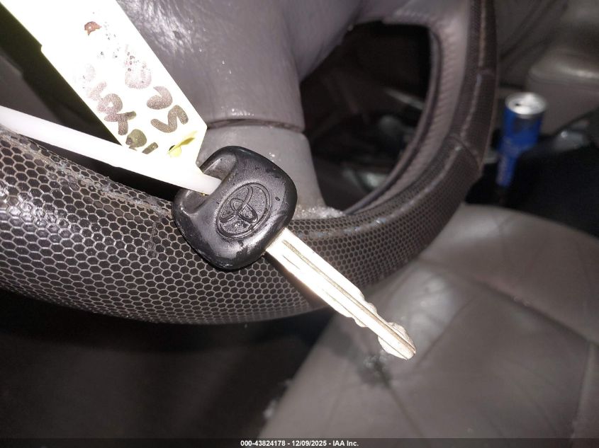 2002 Toyota Sequoia Sr5 V8 VIN: 5TDBT44A32S058517 Lot: 43824178