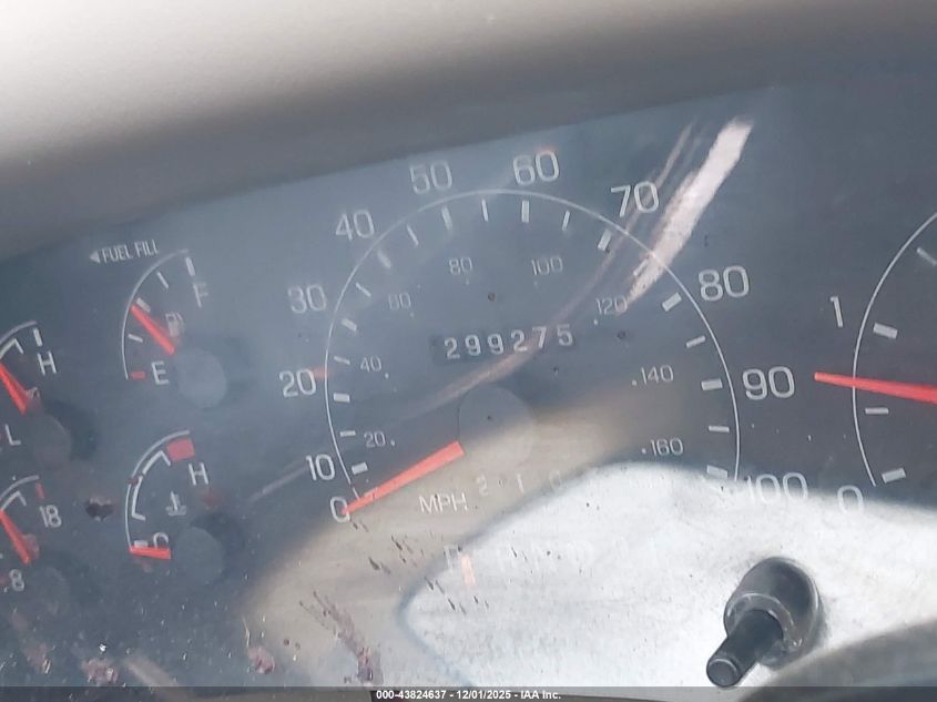 2000 Ford Super Duty F-250 Lariat/Xl/Xlt VIN: 1FTNW21F6YEE24445 Lot: 43824637