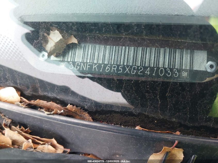 1999 Chevrolet Suburban 1500 Lt VIN: 3GNFK16R5XG241033 Lot: 43824779