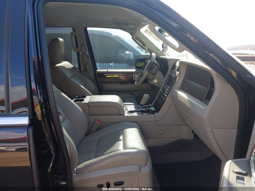 5LMJJ2J54BEJ09728 2011 LINCOLN NAVIGATOR photo no. 5