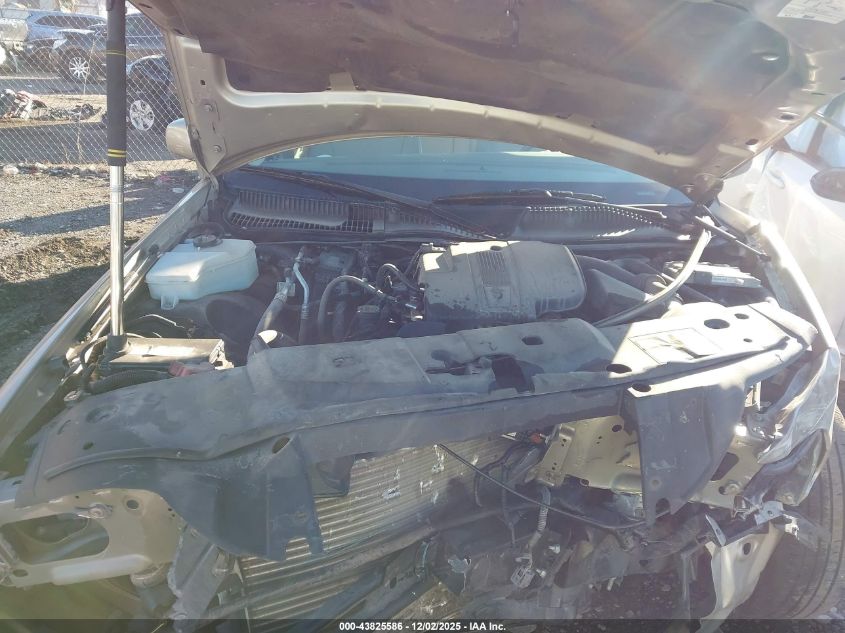 2005 Lincoln Town Car Signature VIN: 1LNHM81WX5Y637572 Lot: 43825586