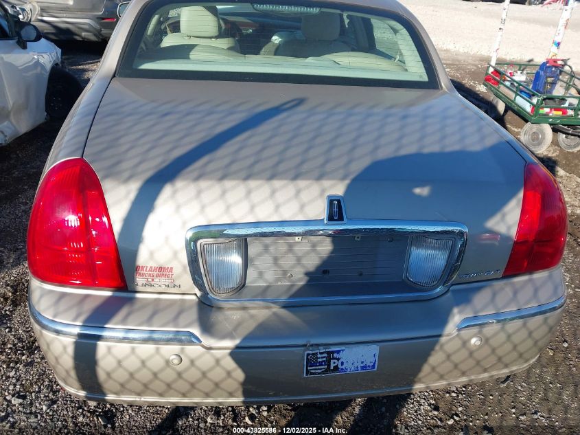 2005 Lincoln Town Car Signature VIN: 1LNHM81WX5Y637572 Lot: 43825586