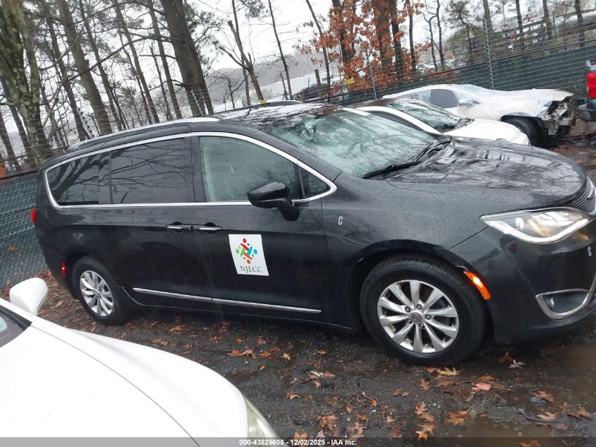 2018 Chrysler Pacifica Touring L VIN: 2C4RC1BGXJR260928 Lot: 43825608