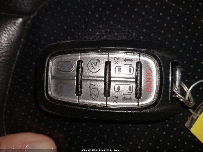 2018 Chrysler Pacifica Touring L VIN: 2C4RC1BGXJR260928 Lot: 43825608