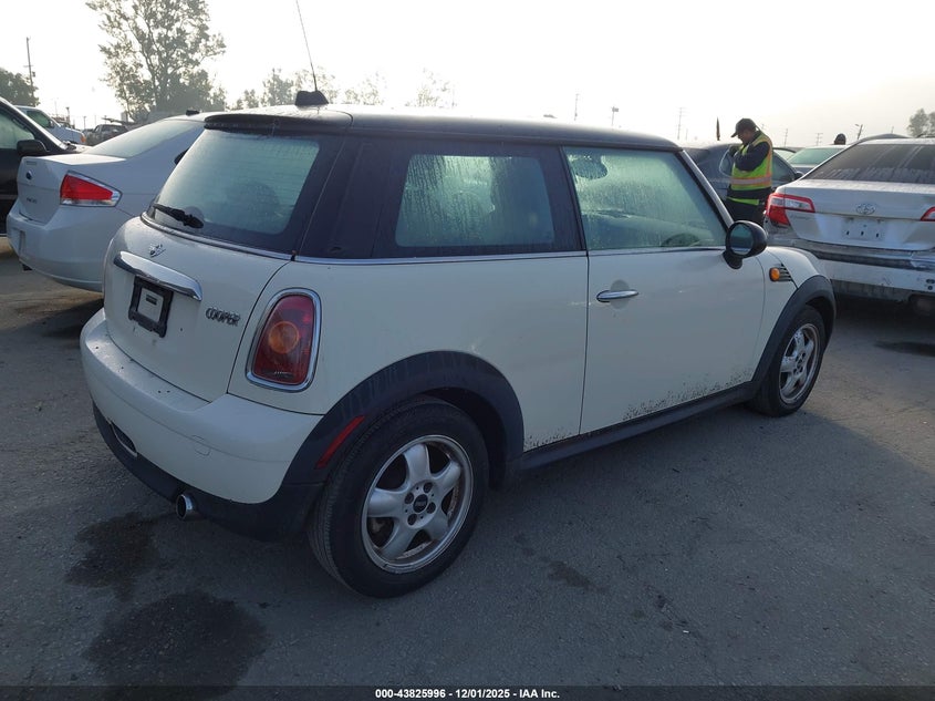WMWMF3C50ATZ66659 2010 MINI COOPER photo no. 4