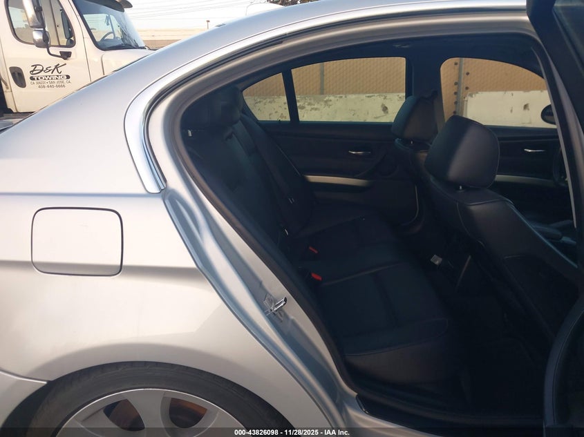 2006 BMW 330I VIN: WBAVB33506KR81997 Lot: 43826098