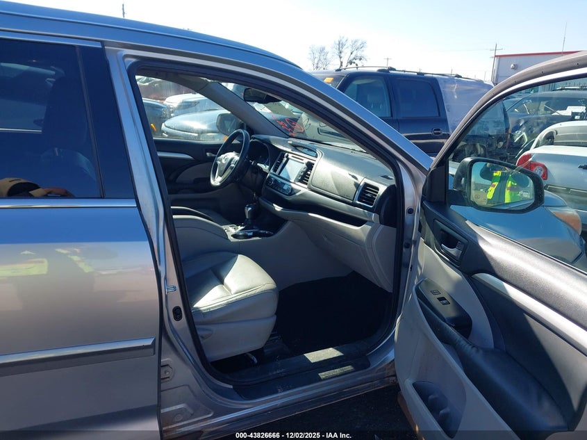 2015 TOYOTA HIGHLANDER auction photo 5