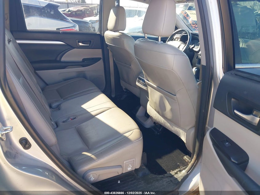 2015 TOYOTA HIGHLANDER auction photo 8