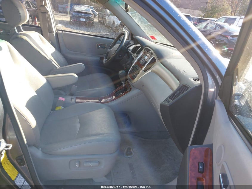 JTEEP21A940067220 2004 TOYOTA HIGHLANDER photo no. 5