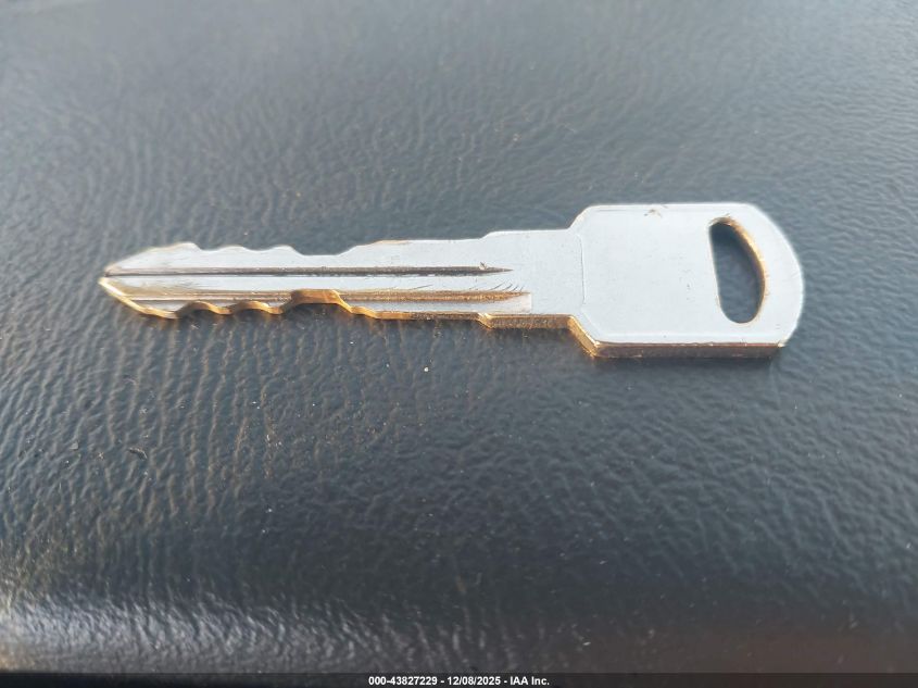 2004 Chevrolet Tahoe Lt VIN: 1GNEC13Z24R144722 Lot: 43827229