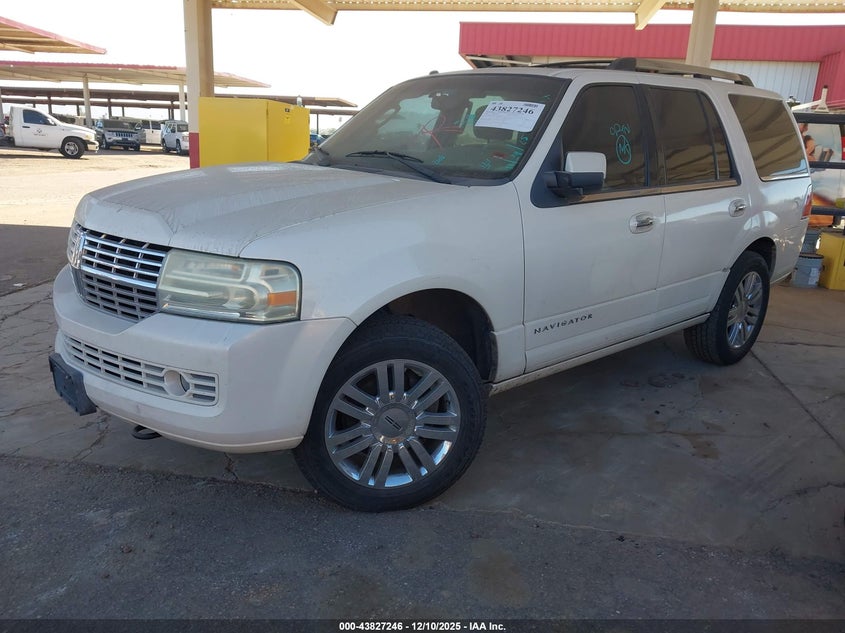 5LMFU27528LJ17724 2008 LINCOLN NAVIGATOR photo no. 2