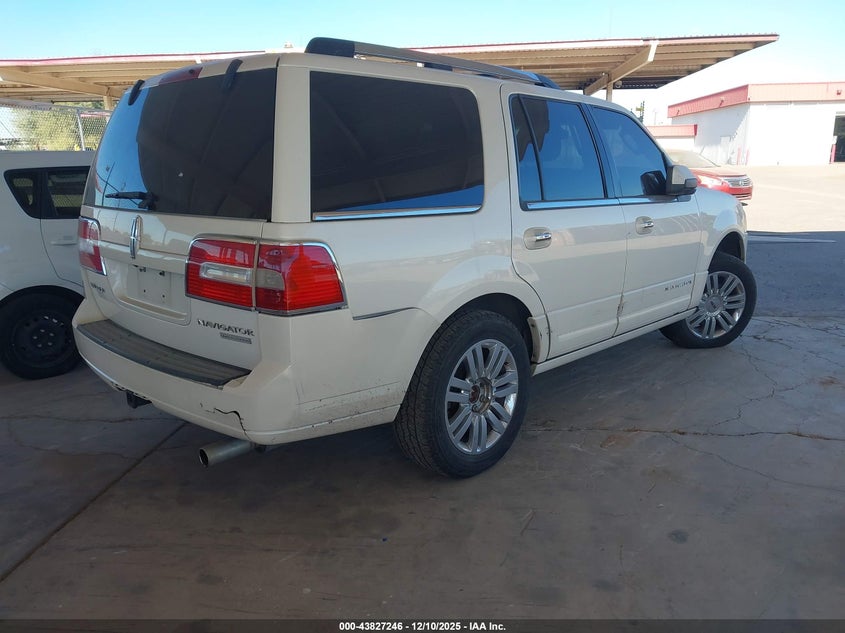 5LMFU27528LJ17724 2008 LINCOLN NAVIGATOR photo no. 4