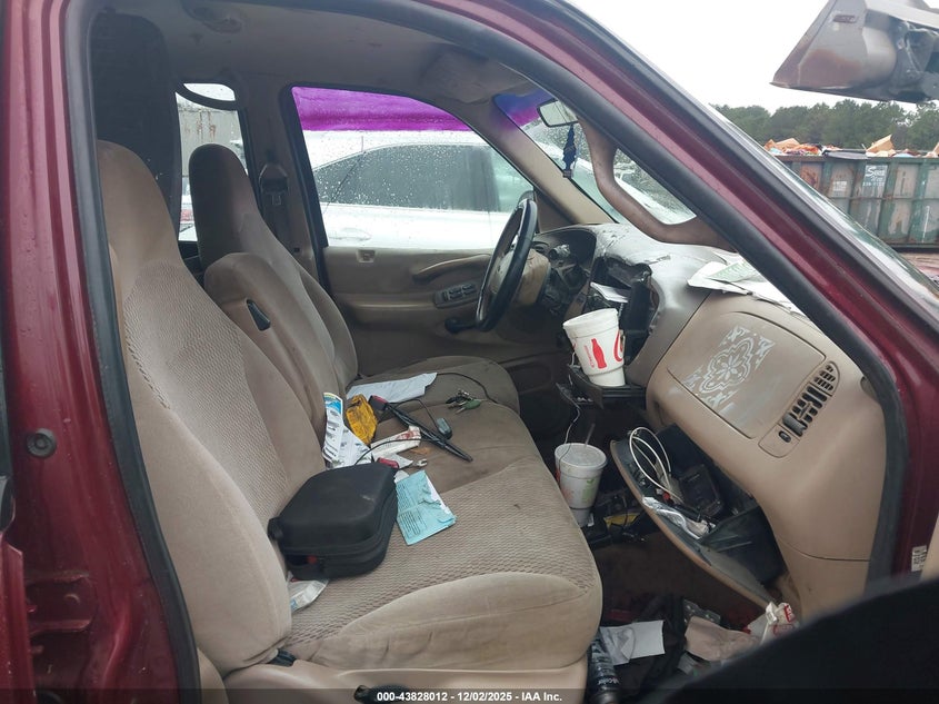1FMRU1760XLA48842 1999 FORD EXPEDITION photo no. 5