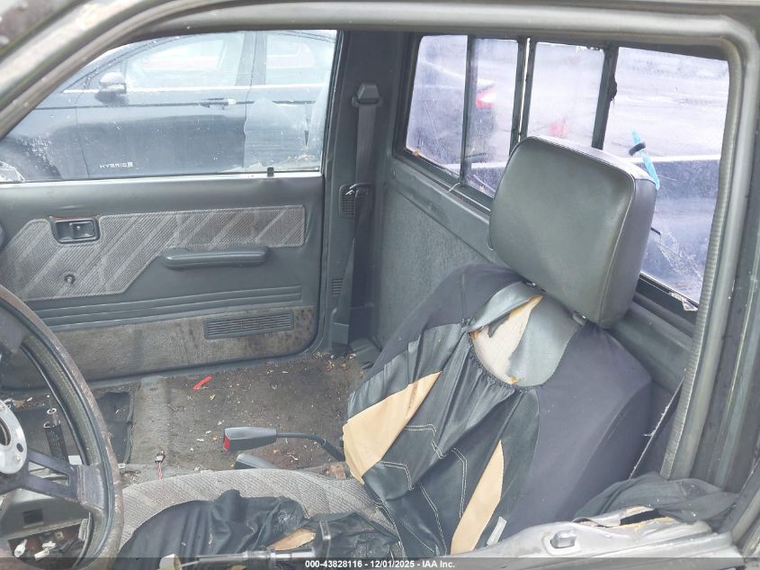 1991 Mazda B2600 Short Body VIN: JM2UF1141M0117028 Lot: 43828116