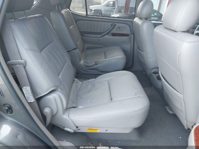 2005 Toyota Sequoia Limited V8 VIN: 5TDZT38A05S242580 Lot: 43828394