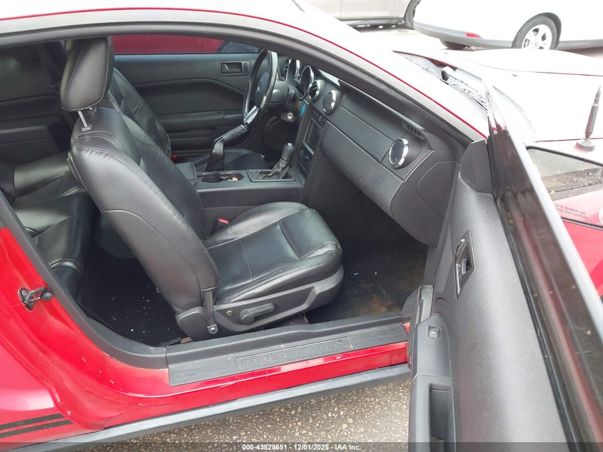1ZVFT80N755148570 2005 FORD MUSTANG photo no. 5