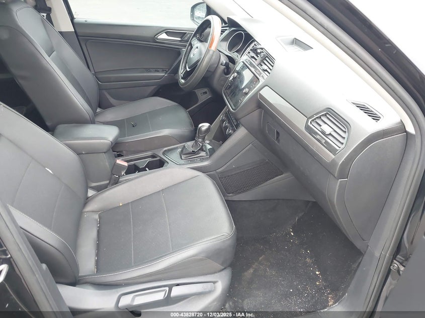 3VV3B7AX4JM129547 2018 VOLKSWAGEN TIGUAN photo no. 5