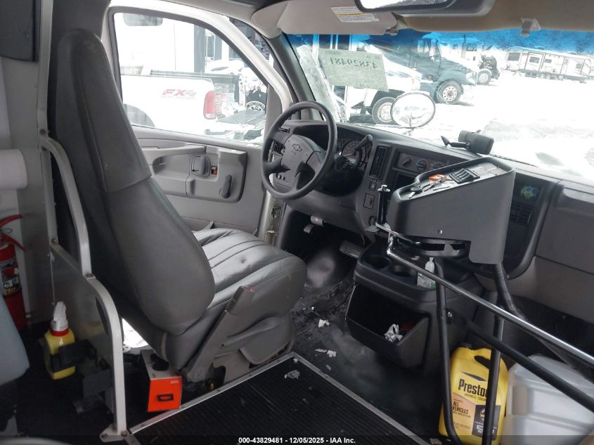 2004 Chevrolet Express Cutaway Base W/C7L/C7N VIN: 1GBJG31U041151198 Lot: 43829481