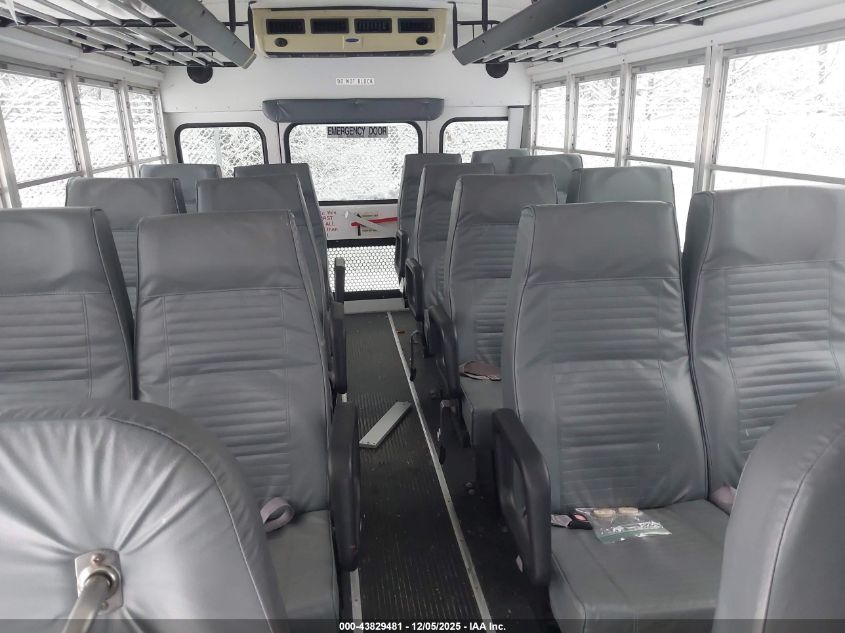 2004 Chevrolet Express Cutaway Base W/C7L/C7N VIN: 1GBJG31U041151198 Lot: 43829481