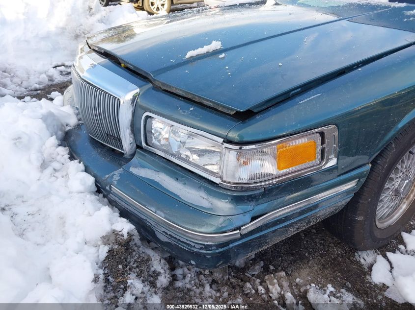 1995 Lincoln Town Car Signature/Spinnaker VIN: 1LNLM82WXSY688851 Lot: 43829532