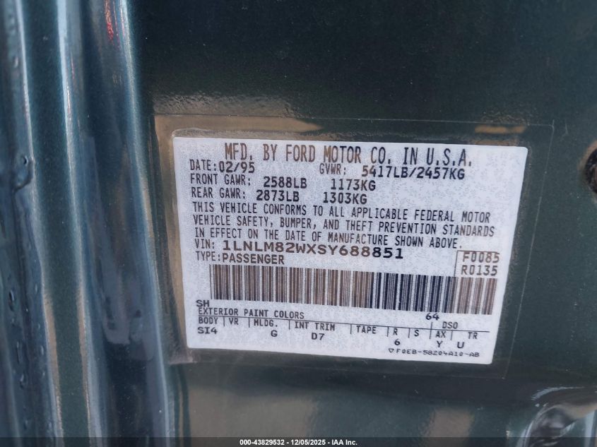 1995 Lincoln Town Car Signature/Spinnaker VIN: 1LNLM82WXSY688851 Lot: 43829532