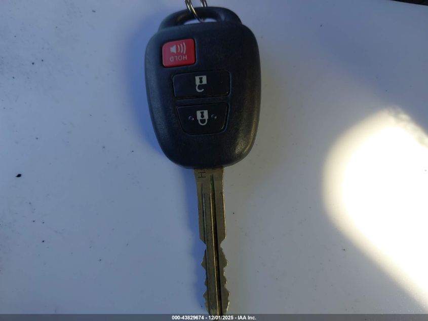 2017 Toyota Rav4 Le VIN: JTMZFREV5HJ700522 Lot: 43829674