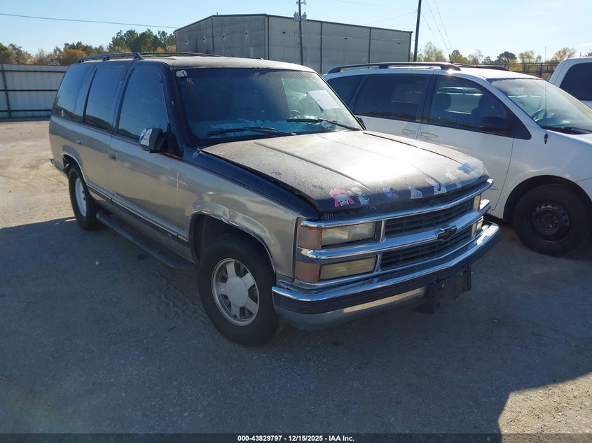 1GNEC13R7XJ472057 1999 Chevrolet Tahoe Lt auction photo 1