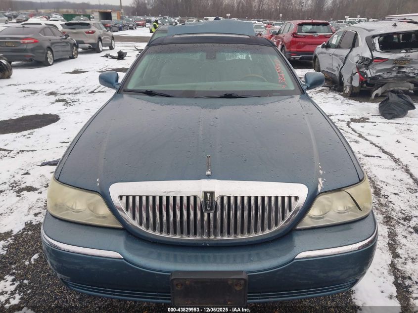 2003 Lincoln Town Car Signature VIN: 1LNHM82W83Y635511 Lot: 43829953