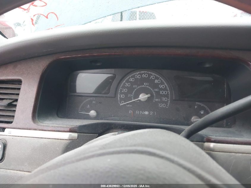 2003 Lincoln Town Car Signature VIN: 1LNHM82W83Y635511 Lot: 43829953