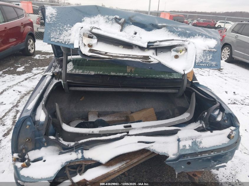 2003 Lincoln Town Car Signature VIN: 1LNHM82W83Y635511 Lot: 43829953