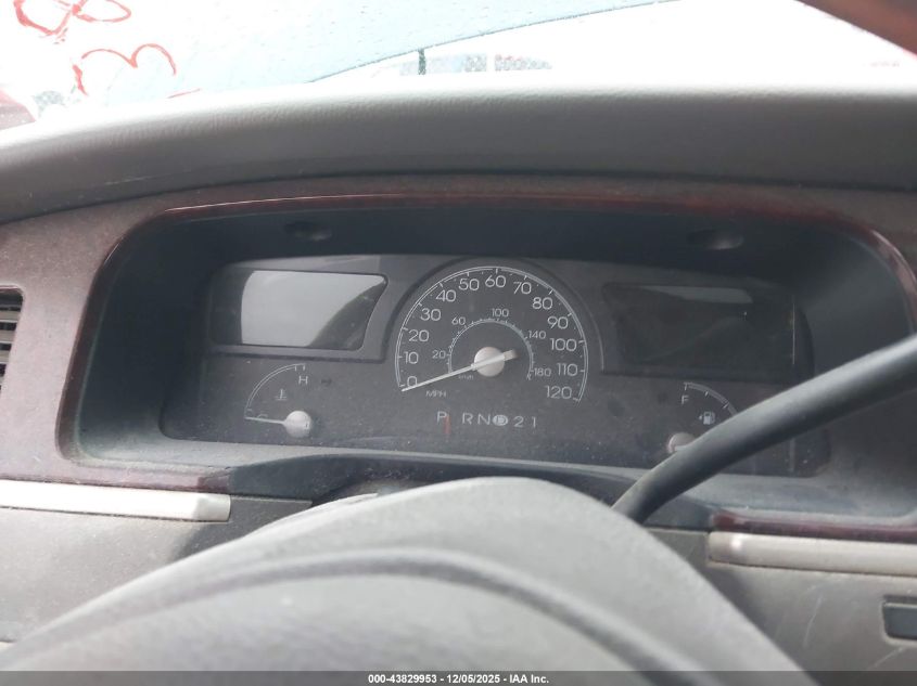 2003 Lincoln Town Car Signature VIN: 1LNHM82W83Y635511 Lot: 43829953