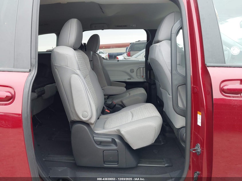 5TDKRKEC1SS228005 2025 TOYOTA SIENNA photo no. 8