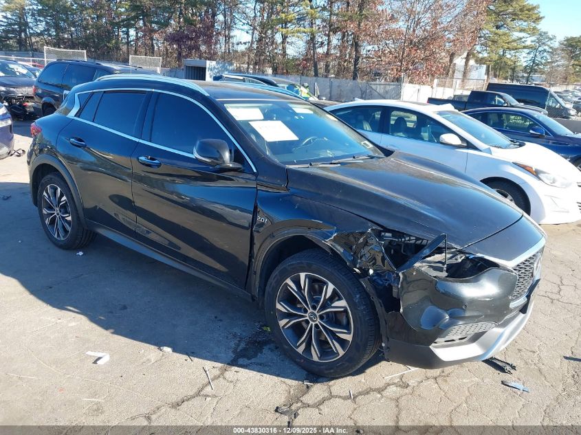 INFINITI QX30 ESSENTIAL