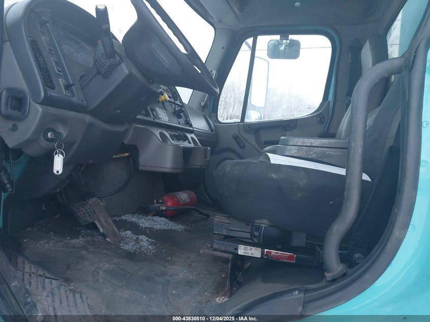 2008 FREIGHTLINER M2 auction photo 6